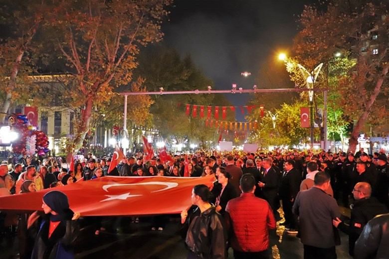 29 Ekim Cumhuriyet Bayramı Dumlupınar Üniversitesi Bedesten ve Fener Alayı