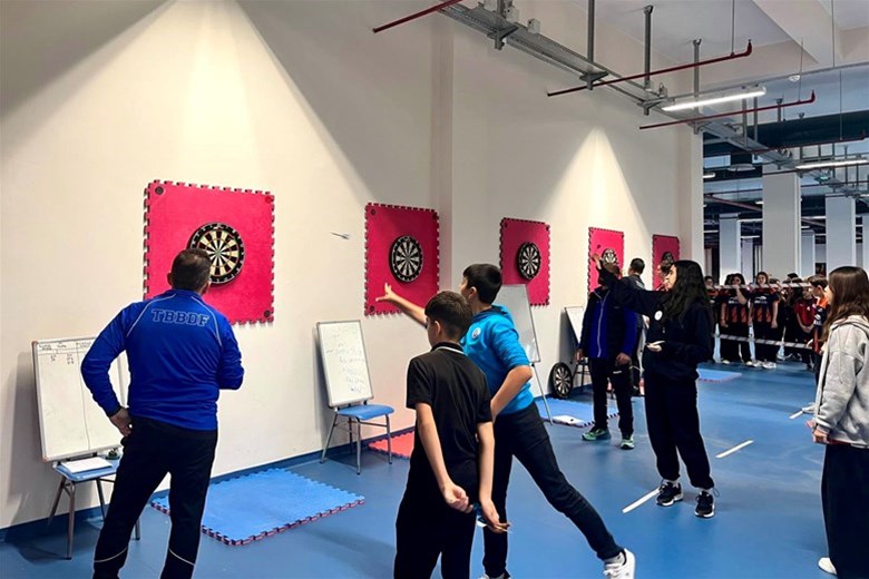TAVŞANLI’DA DART GENÇLER VE YILDIZLAR İLÇE MÜSABAKALARI DÜZENLENDİ