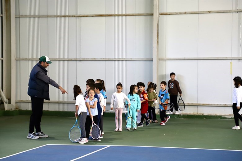 Kış Spor Okullarımızda Tenis Eğitimleri Devam Ediyor!